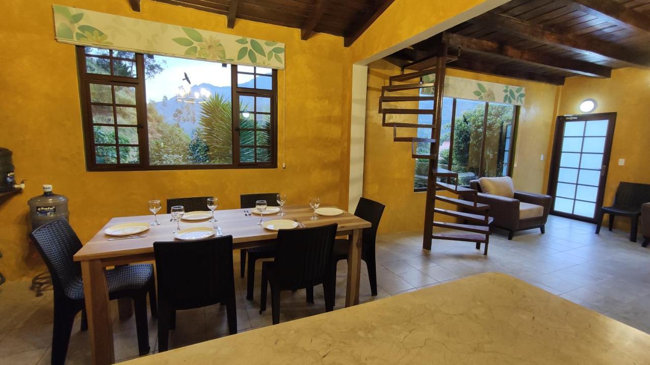 "Casa Verde" En Banos De Agua Santa Con Vista Al Volcan Tungurahua 외부 사진