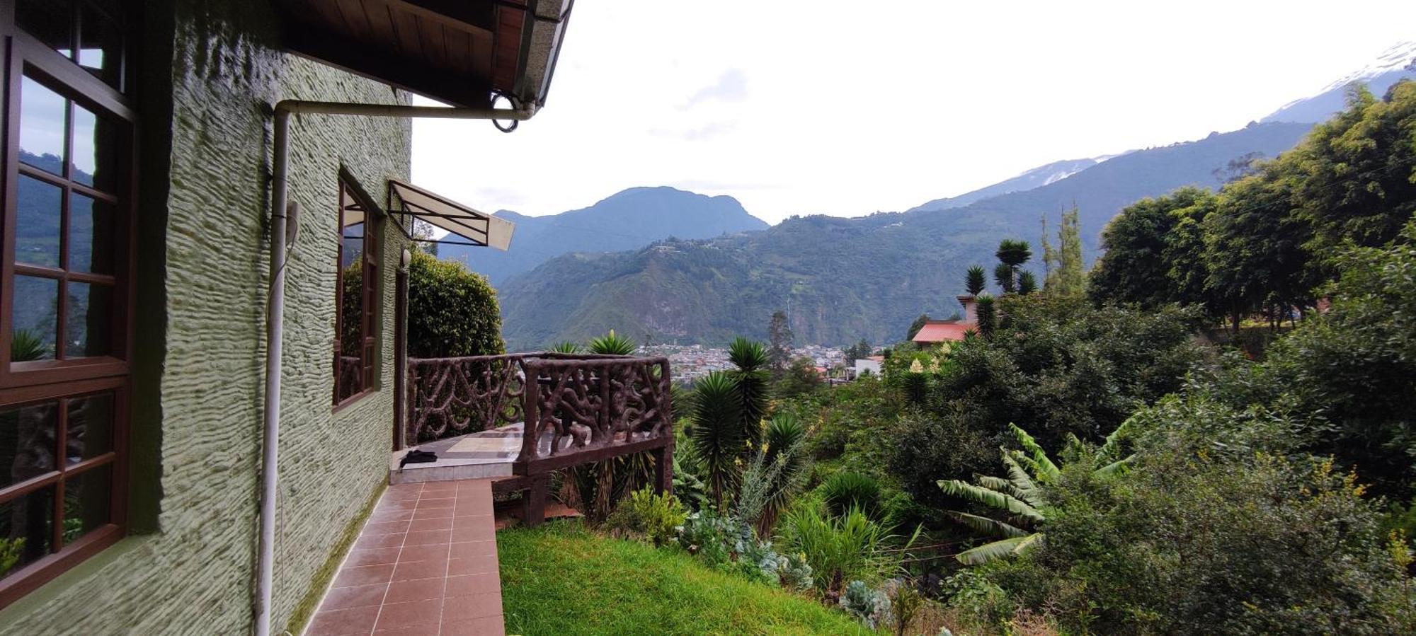 "Casa Verde" En Banos De Agua Santa Con Vista Al Volcan Tungurahua 외부 사진